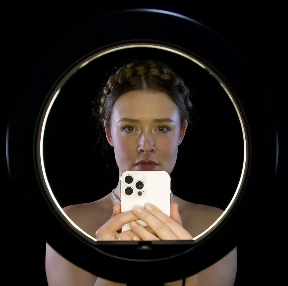 Laura Louisa Garde: Premiere at Theater unterm Dach
